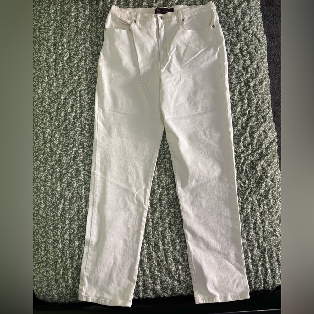 Gloria Vanderbilt Women's Cream Straight Leg Pants